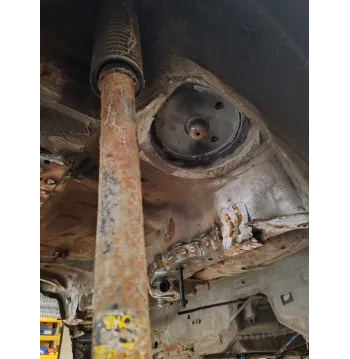 BMW E46 Wzmocnienie gniazda sprężyny w karoserii SWAGIER sprężyna gwint